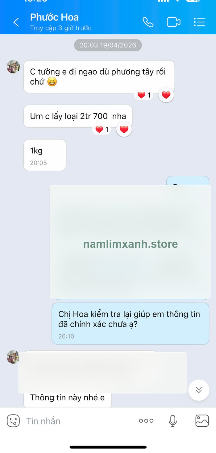 Tin nhắn khách hàng từ năm 2022 tiếp tục mua nấm năm 2026 đã làm mờ thông tin nhận hàng